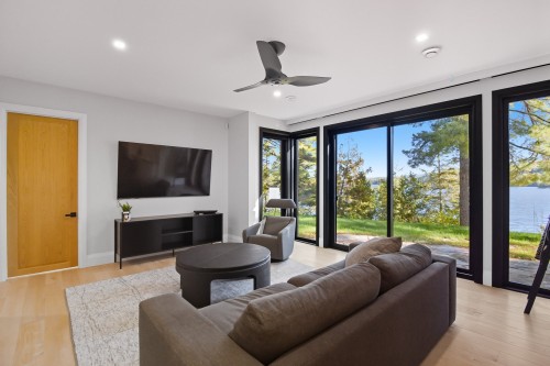 Salle familiale - 611 Ch. Montfort, Gracefield, QC - Indoor Photo Showing Living Room