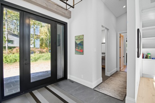 Hall d'entrée/Vestibule - 611 Ch. Montfort, Gracefield, QC - Indoor Photo Showing Other Room