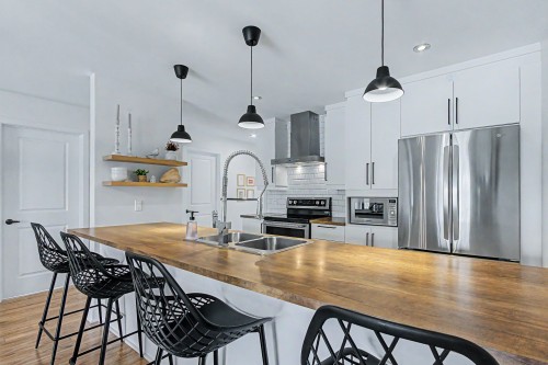 Cuisine - 576 Rue Du Mont-Brome, Granby, QC - Indoor Photo Showing Kitchen With Double Sink With Upgraded Kitchen