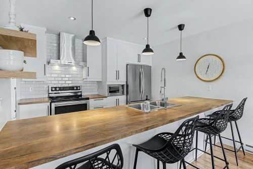 Cuisine - 576 Rue Du Mont-Brome, Granby, QC - Indoor Photo Showing Kitchen With Double Sink With Upgraded Kitchen