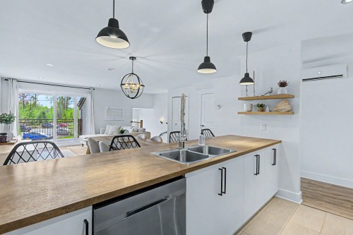 Cuisine - 576 Rue Du Mont-Brome, Granby, QC - Indoor Photo Showing Kitchen With Double Sink