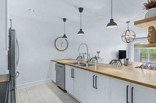 Cuisine - 576 Rue Du Mont-Brome, Granby, QC - Indoor Photo Showing Kitchen With Double Sink