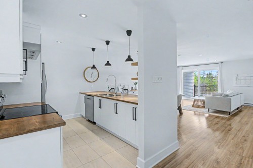 Cuisine - 576 Rue Du Mont-Brome, Granby, QC - Indoor Photo Showing Kitchen With Double Sink