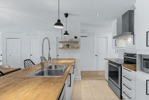 Cuisine - 576 Rue Du Mont-Brome, Granby, QC - Indoor Photo Showing Kitchen With Double Sink