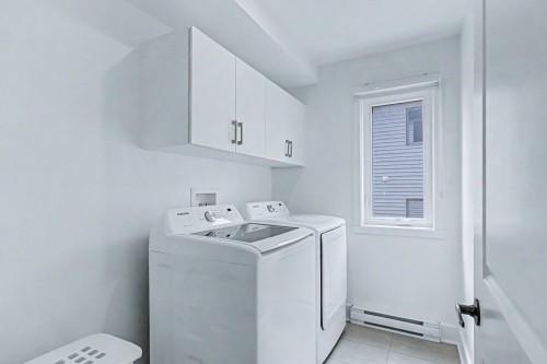Salle de lavage - 576 Rue Du Mont-Brome, Granby, QC - Indoor Photo Showing Laundry Room