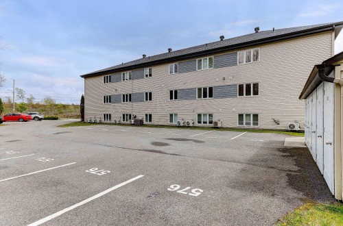 Stationnement - 576 Rue Du Mont-Brome, Granby, QC - Outdoor With Exterior