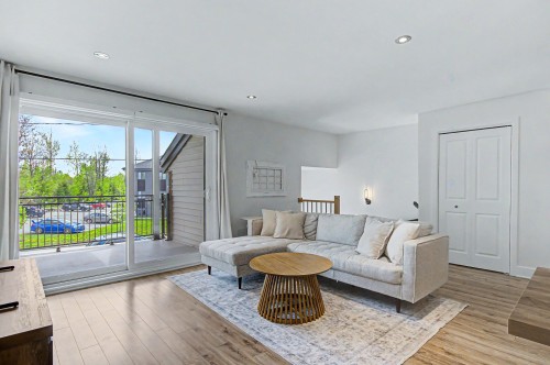 Salon - 576 Rue Du Mont-Brome, Granby, QC - Indoor Photo Showing Living Room