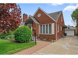 MAIN-4531 PLEASANT Place  Windsor, ON N8Y 2E9