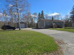429 Acadie Beresford, NB E8K 2C6