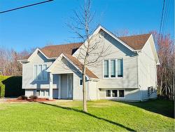586 Rue Breau Tracadie, NB E1X 1B5