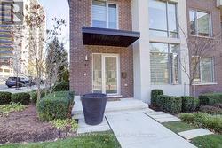 81 HIGH STREET E Mississauga, ON L5G 1K3