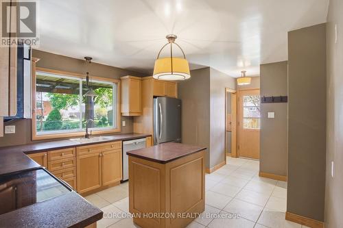 34 Yule Place, Kitchener, ON - Indoor Photo Showing Kitchen