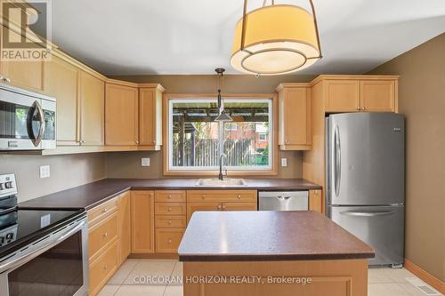 34 Yule Place, Kitchener, ON - Indoor Photo Showing Kitchen