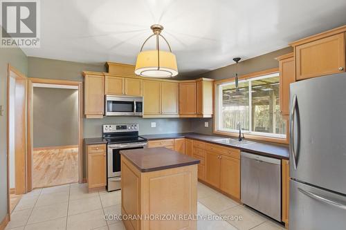 34 Yule Place, Kitchener, ON - Indoor Photo Showing Kitchen