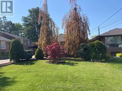 9 DEL RIA DRIVE Toronto, ON M6L 1L9