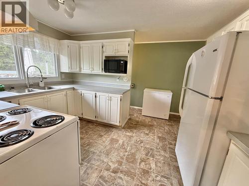 192 Wolfe Road, Quesnel, BC - Indoor Photo Showing Kitchen With Double Sink