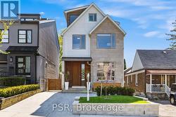 444 WINNETT AVENUE Toronto, ON M6C 3M4
