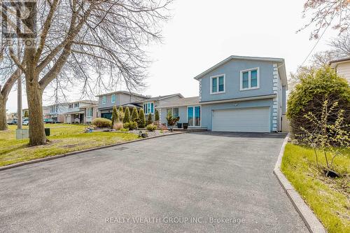 688 ANTIGUA CRESCENT  Oshawa, ON L1J 6B4