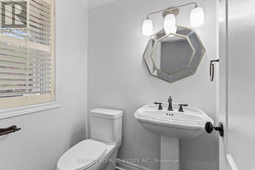 964 Queen Street W, Mississauga, ON - Indoor Photo Showing Bathroom