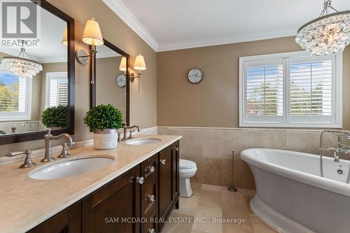 964 Queen Street W, Mississauga, ON - Indoor Photo Showing Bathroom