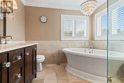 964 Queen Street W, Mississauga, ON - Indoor Photo Showing Bathroom