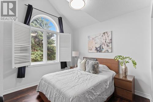 964 Queen Street W, Mississauga, ON - Indoor Photo Showing Bedroom