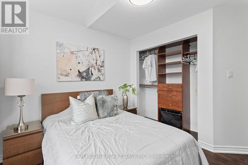 964 Queen Street W, Mississauga, ON - Indoor Photo Showing Bedroom