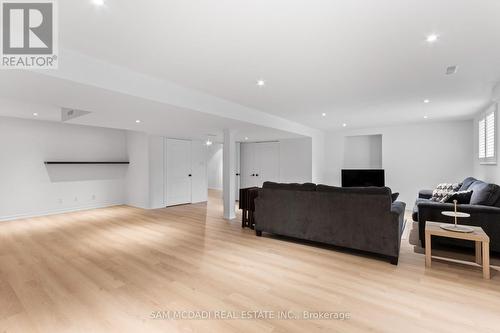 964 Queen Street W, Mississauga, ON - Indoor