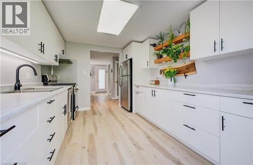 35 Camrose Court, Kitchener, ON - Indoor Photo Showing Kitchen