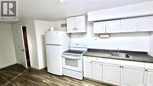 19 O'Neil Crescent, Saskatoon, SK - Indoor Photo Showing Kitchen