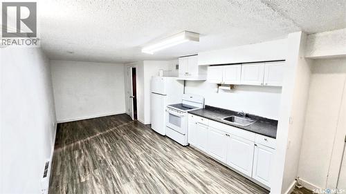 19 O'Neil Crescent, Saskatoon, SK - Indoor Photo Showing Kitchen