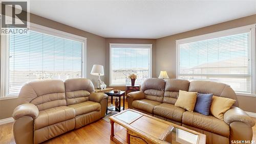 302 3750 Haughton Road E, Regina, SK - Indoor Photo Showing Living Room