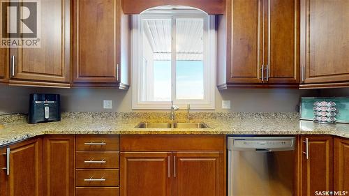 302 3750 Haughton Road E, Regina, SK - Indoor Photo Showing Kitchen