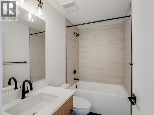 910 Lakeside Drive Unit# 203, Nelson, BC - Indoor Photo Showing Bathroom