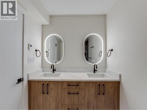 910 Lakeside Drive Unit# 203, Nelson, BC - Indoor Photo Showing Bathroom