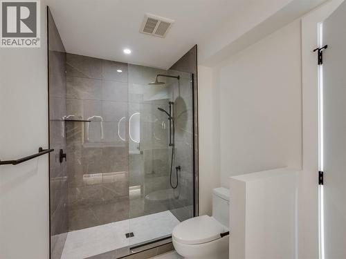 910 Lakeside Drive Unit# 203, Nelson, BC - Indoor Photo Showing Bathroom