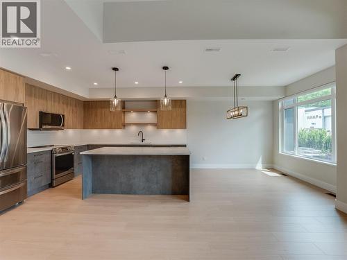 910 Lakeside Drive Unit# 403, Nelson, BC - Indoor Photo Showing Kitchen With Upgraded Kitchen