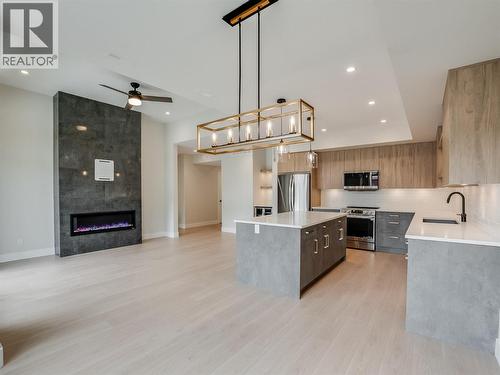 910 Lakeside Drive Unit# 403, Nelson, BC - Indoor Photo Showing Kitchen With Upgraded Kitchen