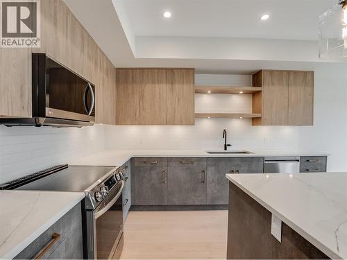 910 Lakeside Drive Unit# 403, Nelson, BC - Indoor Photo Showing Kitchen With Upgraded Kitchen