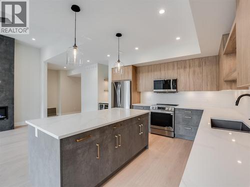 910 Lakeside Drive Unit# 403, Nelson, BC - Indoor Photo Showing Kitchen With Upgraded Kitchen