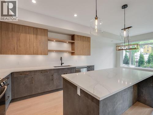 910 Lakeside Drive Unit# 403, Nelson, BC - Indoor Photo Showing Kitchen With Upgraded Kitchen