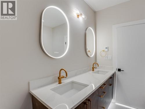 910 Lakeside Drive Unit# 403, Nelson, BC - Indoor Photo Showing Bathroom
