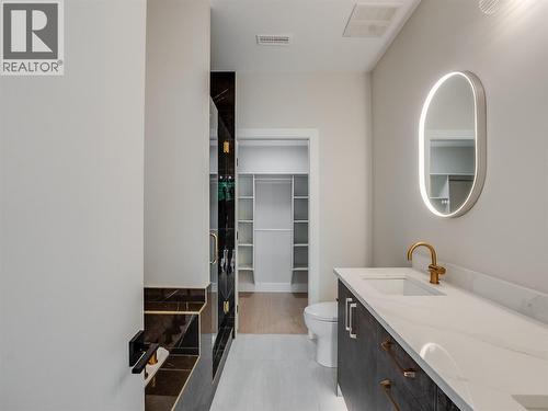 910 Lakeside Drive Unit# 403, Nelson, BC - Indoor Photo Showing Bathroom