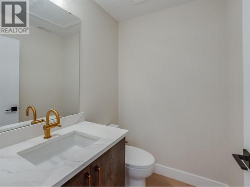 Powder room/Half bathroom - 910 Lakeside Drive Unit# 403, Nelson, BC - Indoor Photo Showing Bathroom