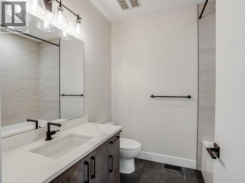 Full bathroom - 910 Lakeside Drive Unit# 403, Nelson, BC - Indoor Photo Showing Bathroom