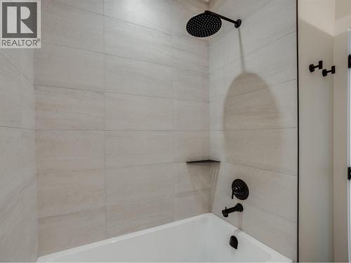 910 Lakeside Drive Unit# 403, Nelson, BC - Indoor Photo Showing Bathroom