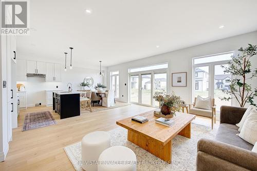 10 Woodmere Path, Middlesex Centre (Ilderton), ON - Indoor Photo Showing Living Room