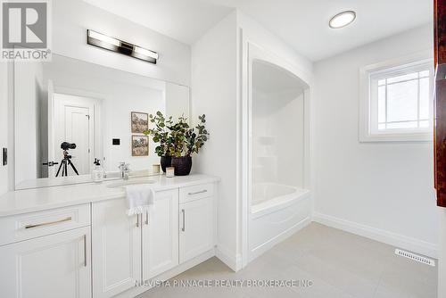10 Woodmere Path, Middlesex Centre (Ilderton), ON - Indoor Photo Showing Bathroom
