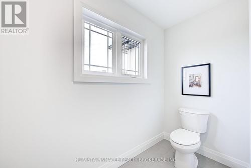 10 Woodmere Path, Middlesex Centre (Ilderton), ON - Indoor Photo Showing Bathroom