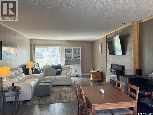 338 3Rd Street E, Regina Beach, SK - Indoor Photo Showing Living Room